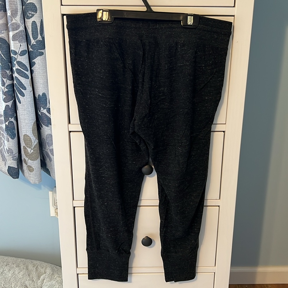 Nike Womens Light Weight Capri Medium Used - Picture 2 of 3